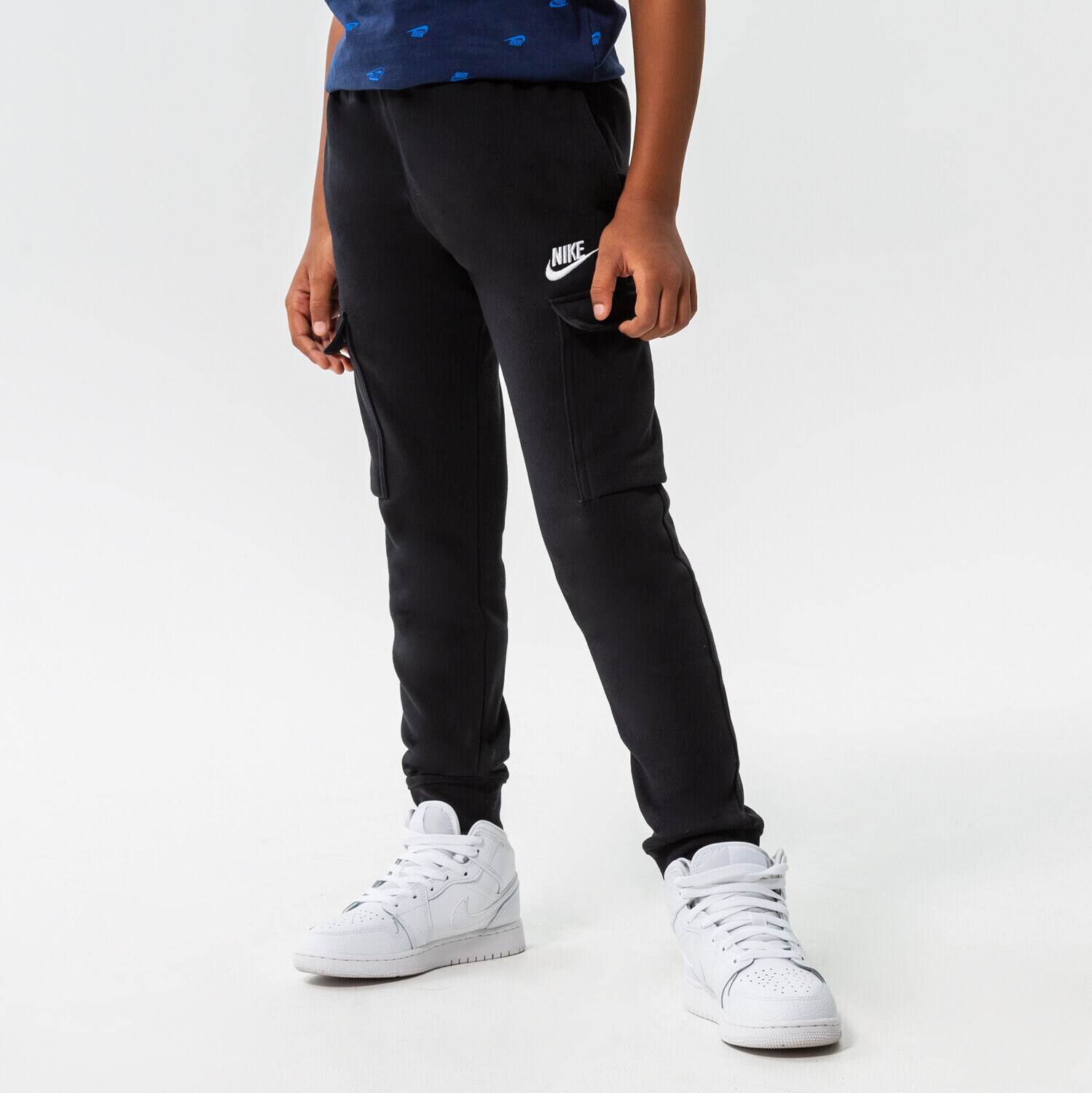 Otroški hlače NIKE CLUB FLEECE CARGO JOGGERS JUNIOR BOY CQ4298-010 črna