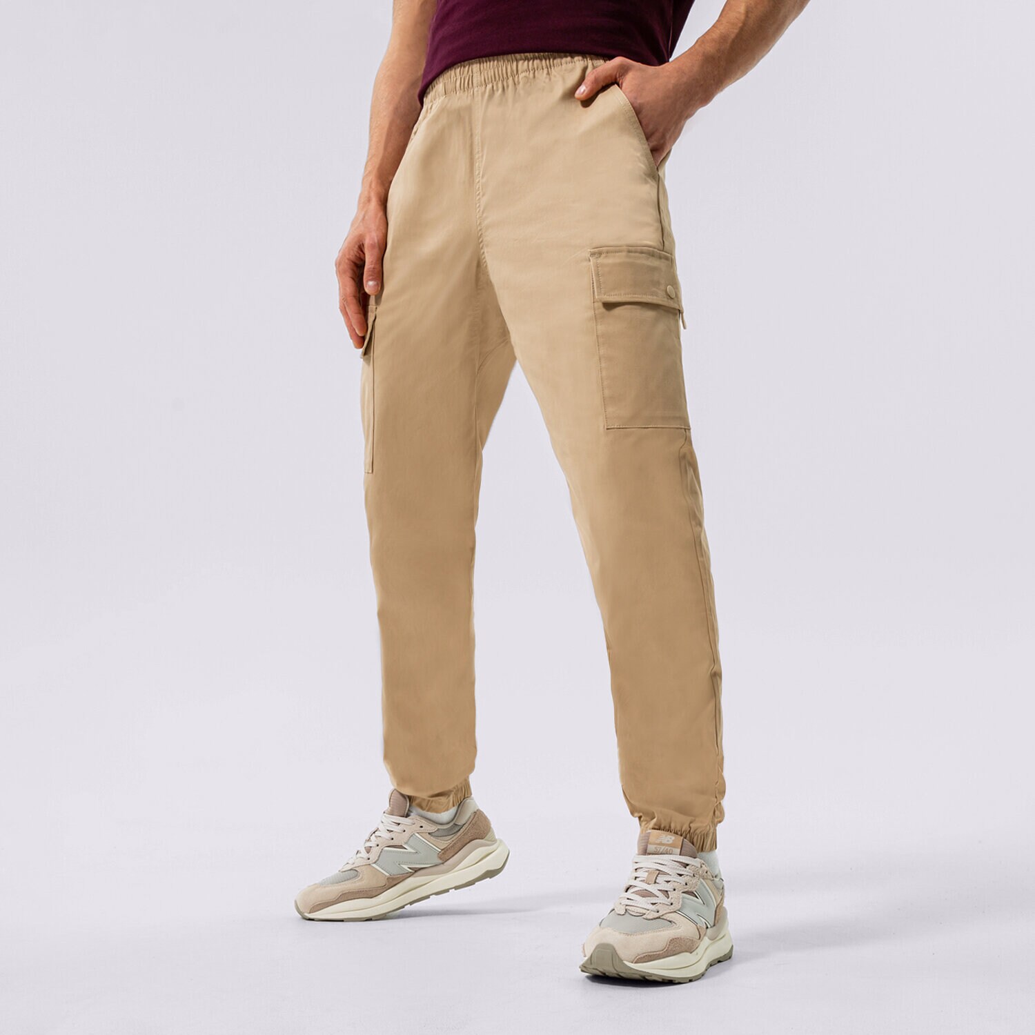 Moški hlače NEW BALANCE HLAČE NB ATHLETICS WOVEN CARGO MP13501INC bež
