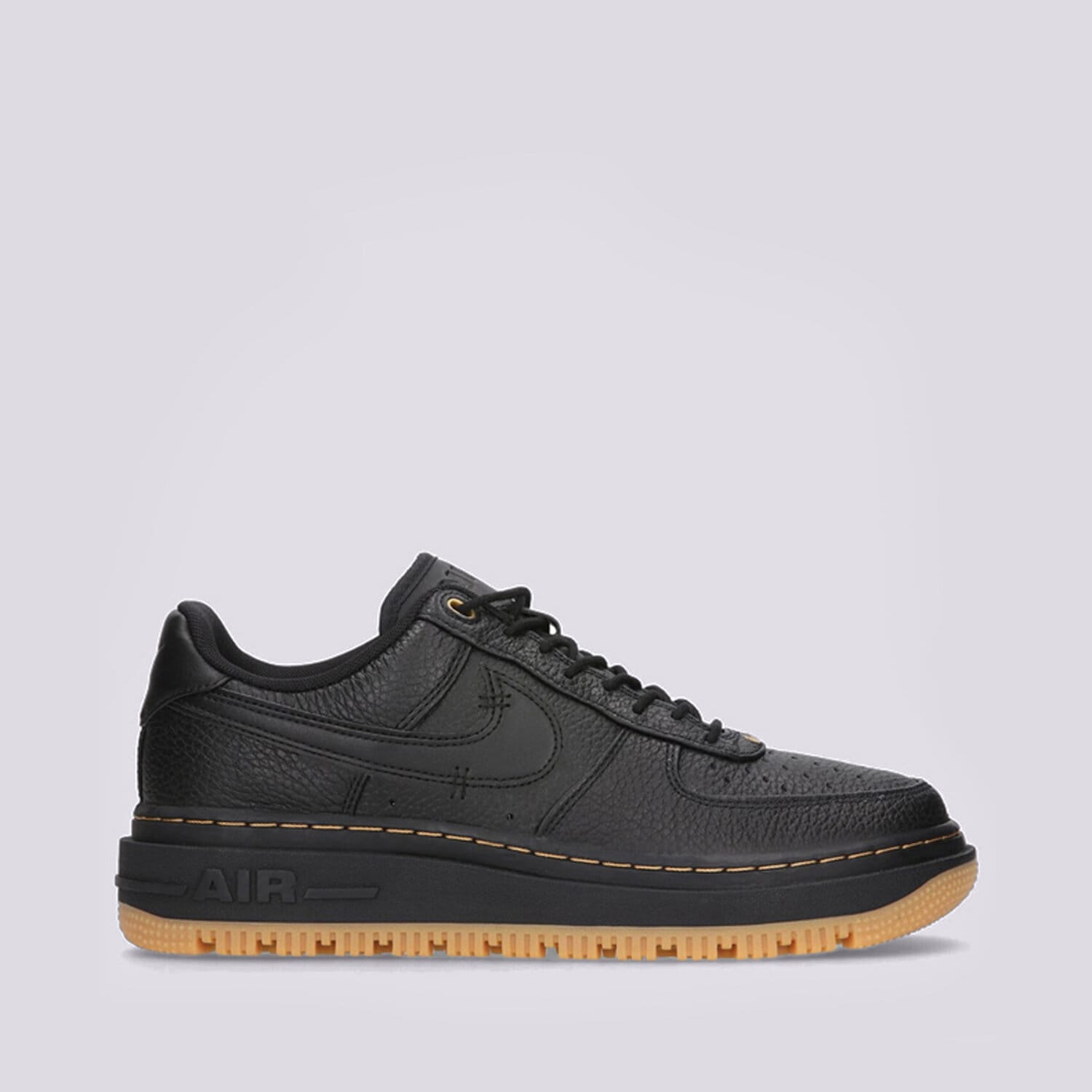 Moški superge NIKE AIR FORCE 1 LUXE DB4109-001 črna