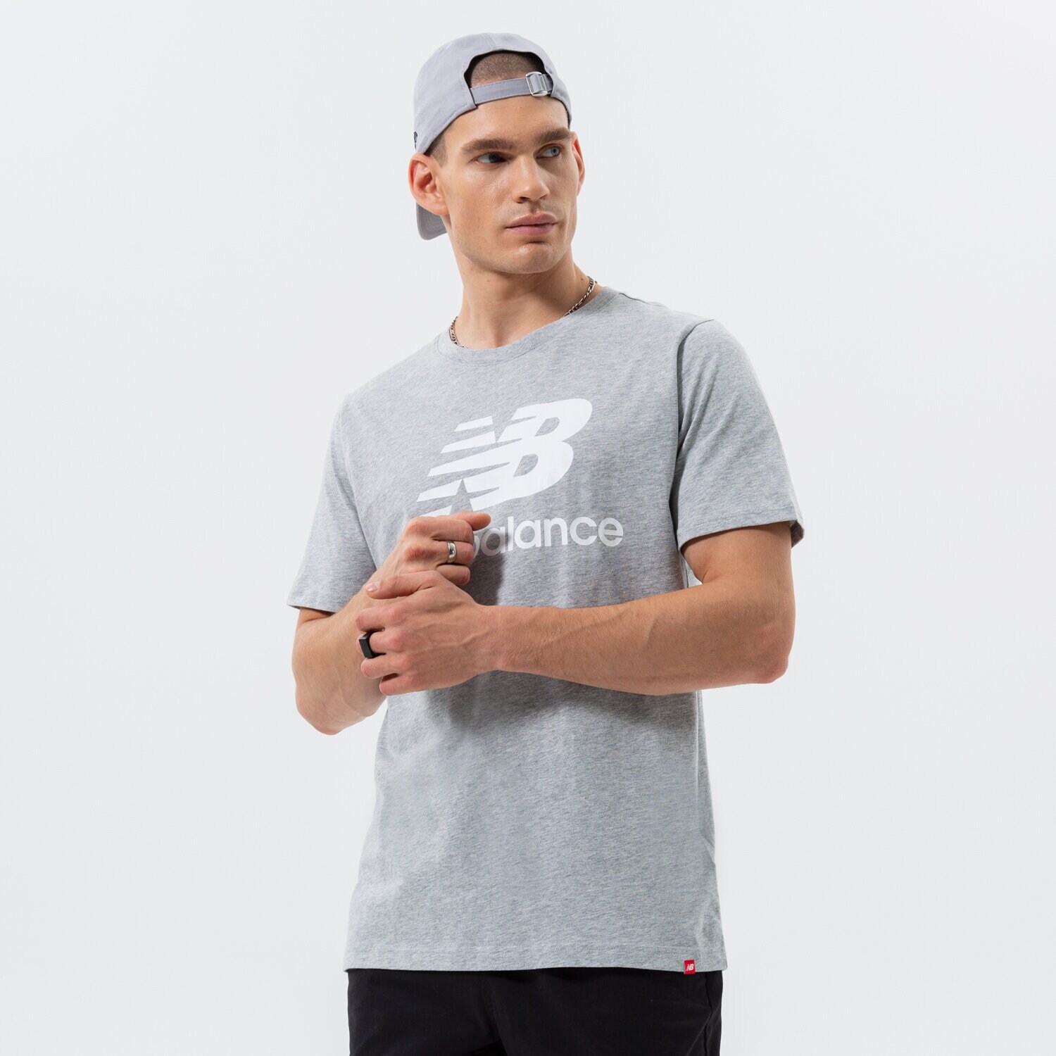 Moška majica s kratkimi rokavi NEW BALANCE T-SHIRT ESSENTIALS STACKED LOGO TEE MT01575AG siva