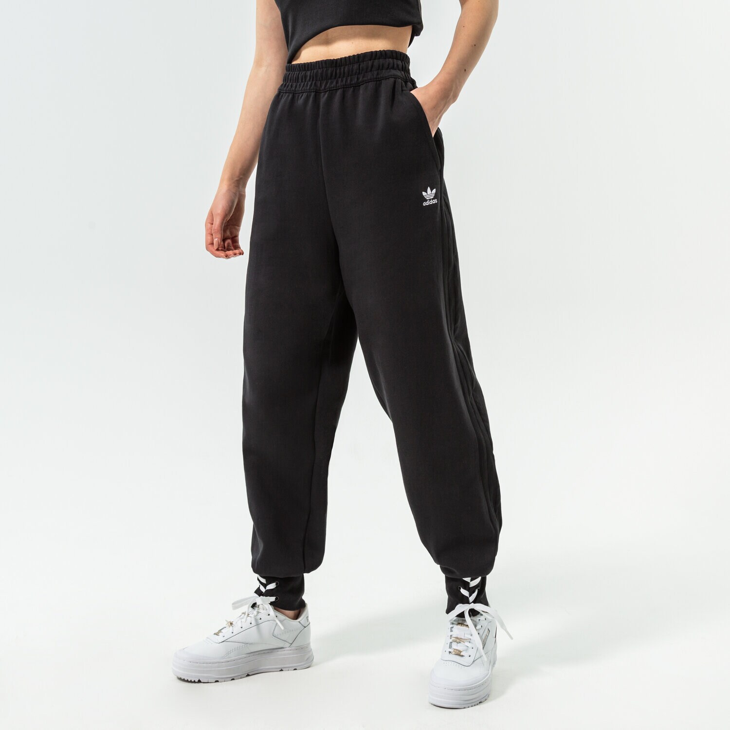Ženske hlače ADIDAS HLAČE CUFFED PANT HK5064 črna