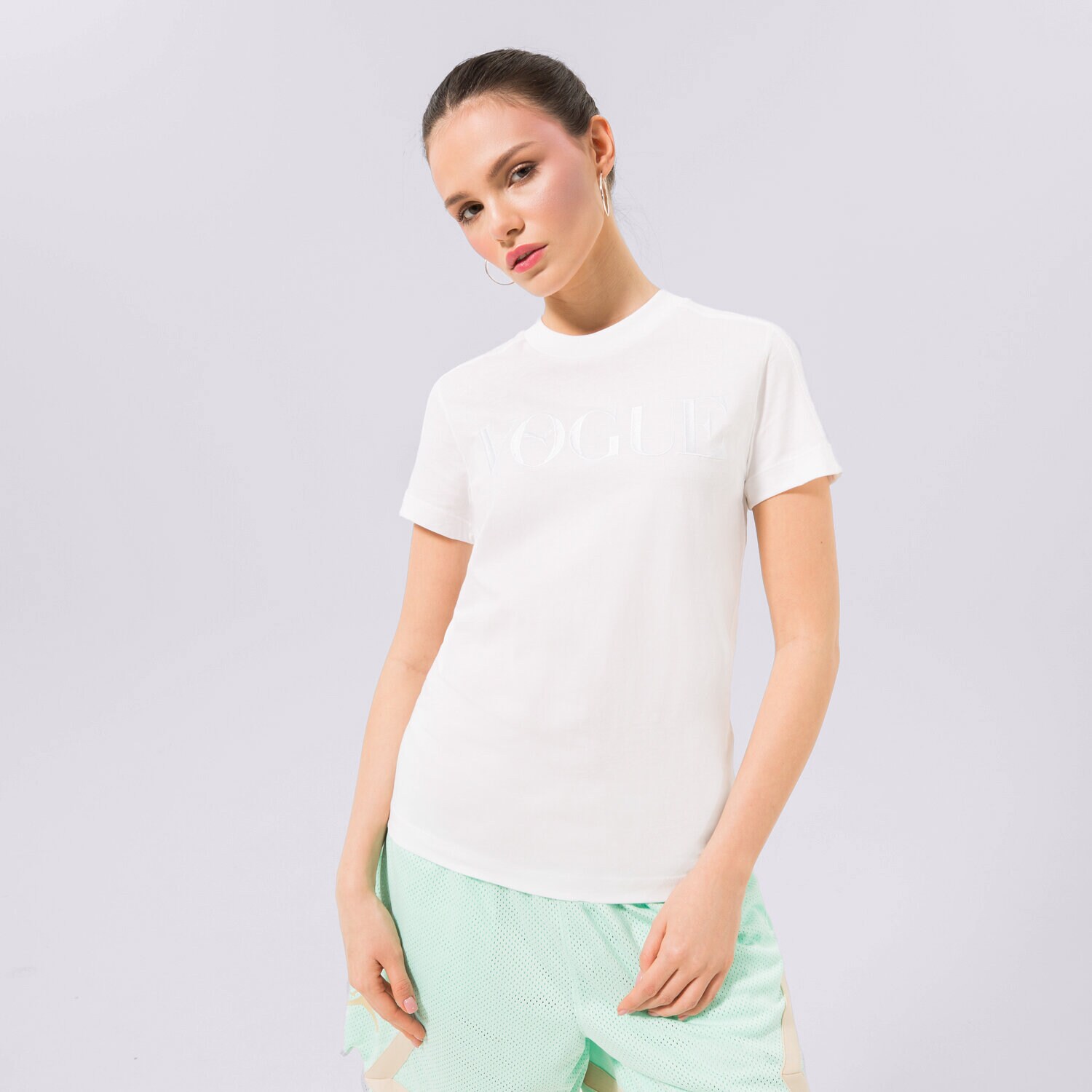Ženska majica s kratkimi rokavi PUMA T-SHIRT PUMA X VOGUE REGULAR TEE 535234-02 bela
