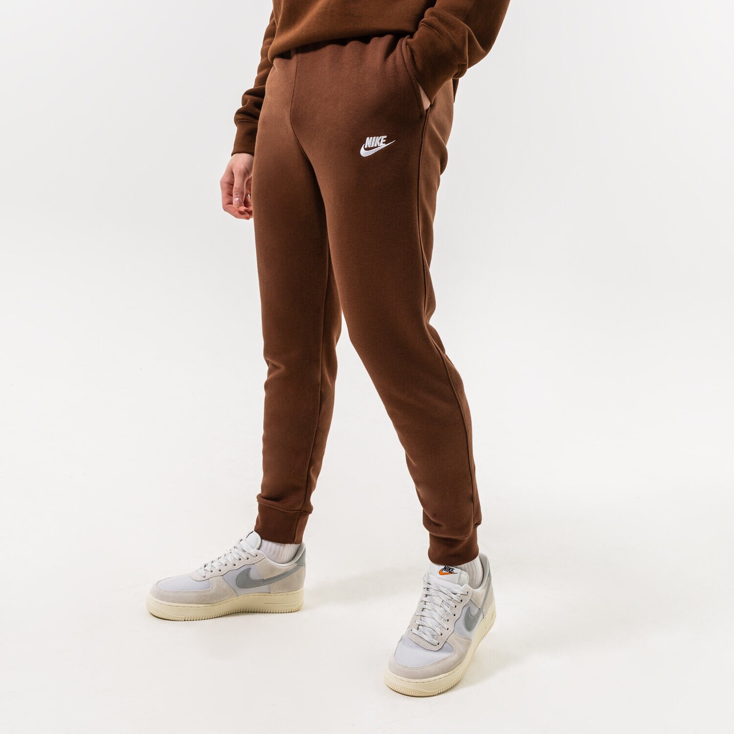 Moški hlače NIKE HLAČE SPORTSWEAR CLUB FLEECE BV2671-259 rjava
