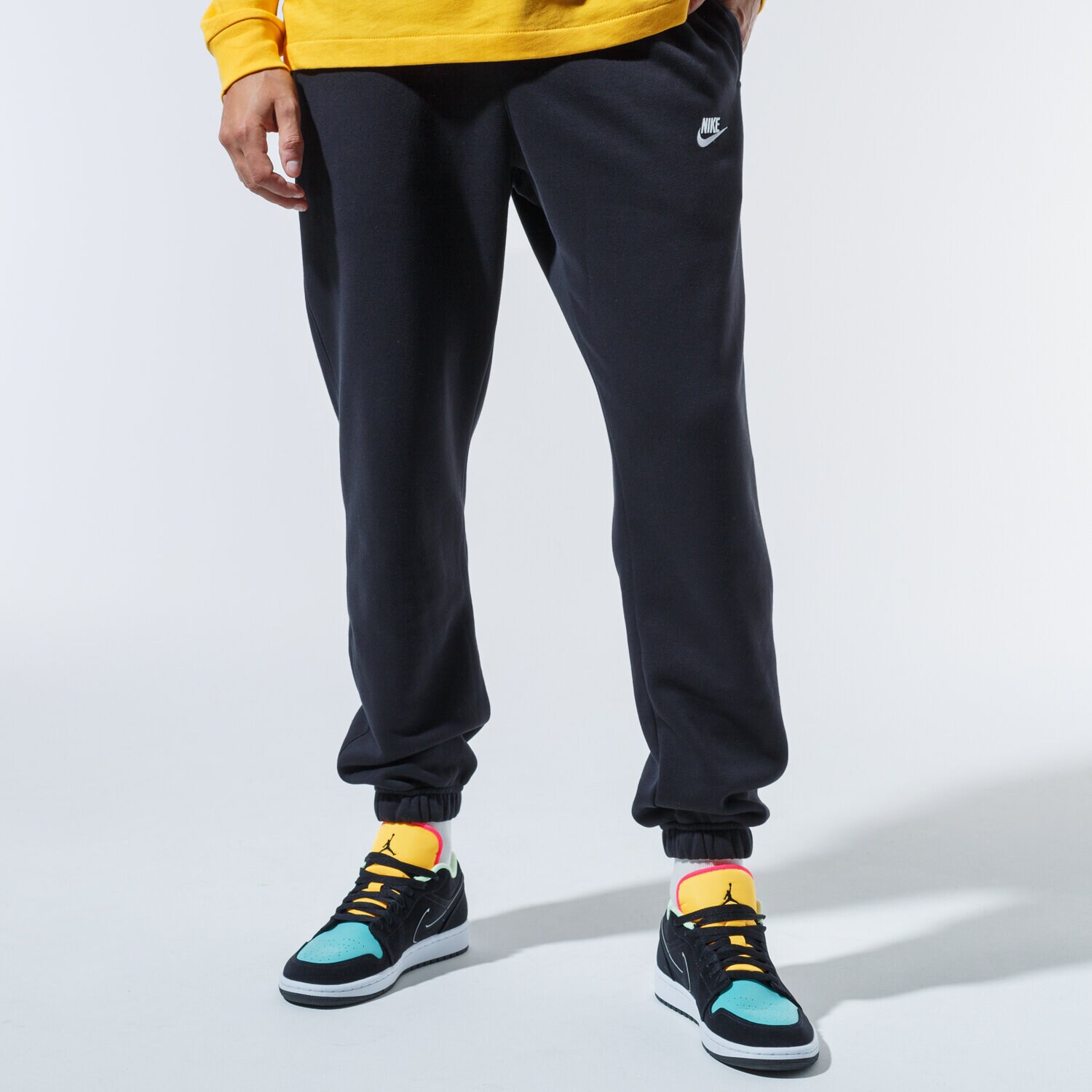 Moški hlače NIKE HLAČE SPORTSWEAR CLUB BV2737-010 črna