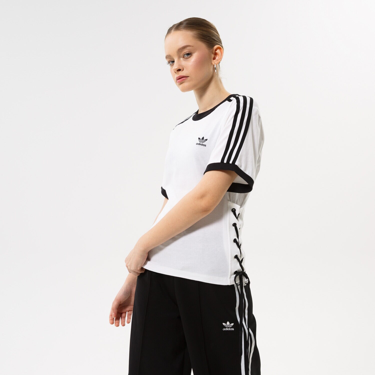 Ženska majica s kratkimi rokavi ADIDAS T-SHIRT LACED TEE HK5062 bela