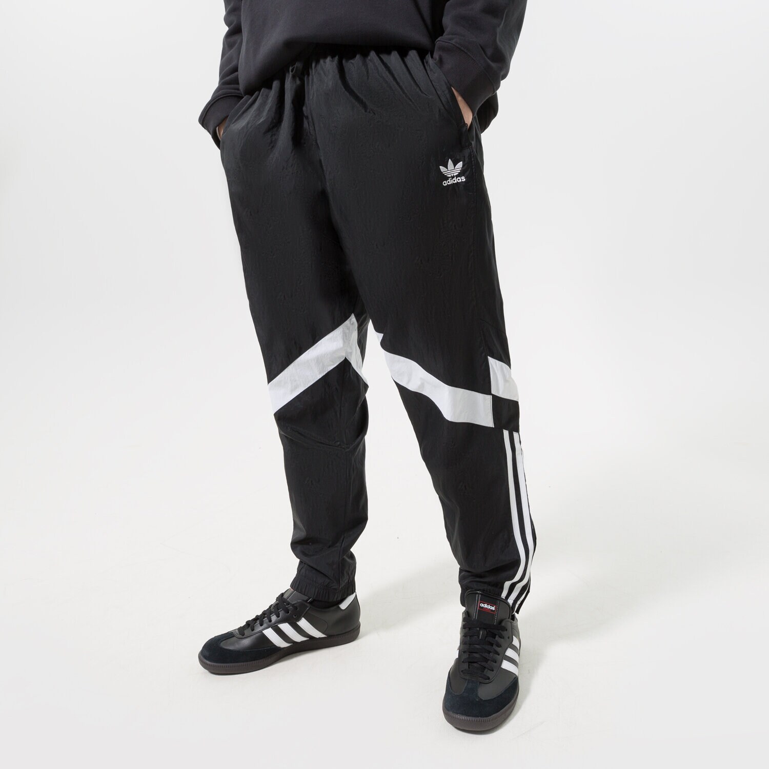 Moški hlače ADIDAS HLAČE WOVEN TP HK7325 črna