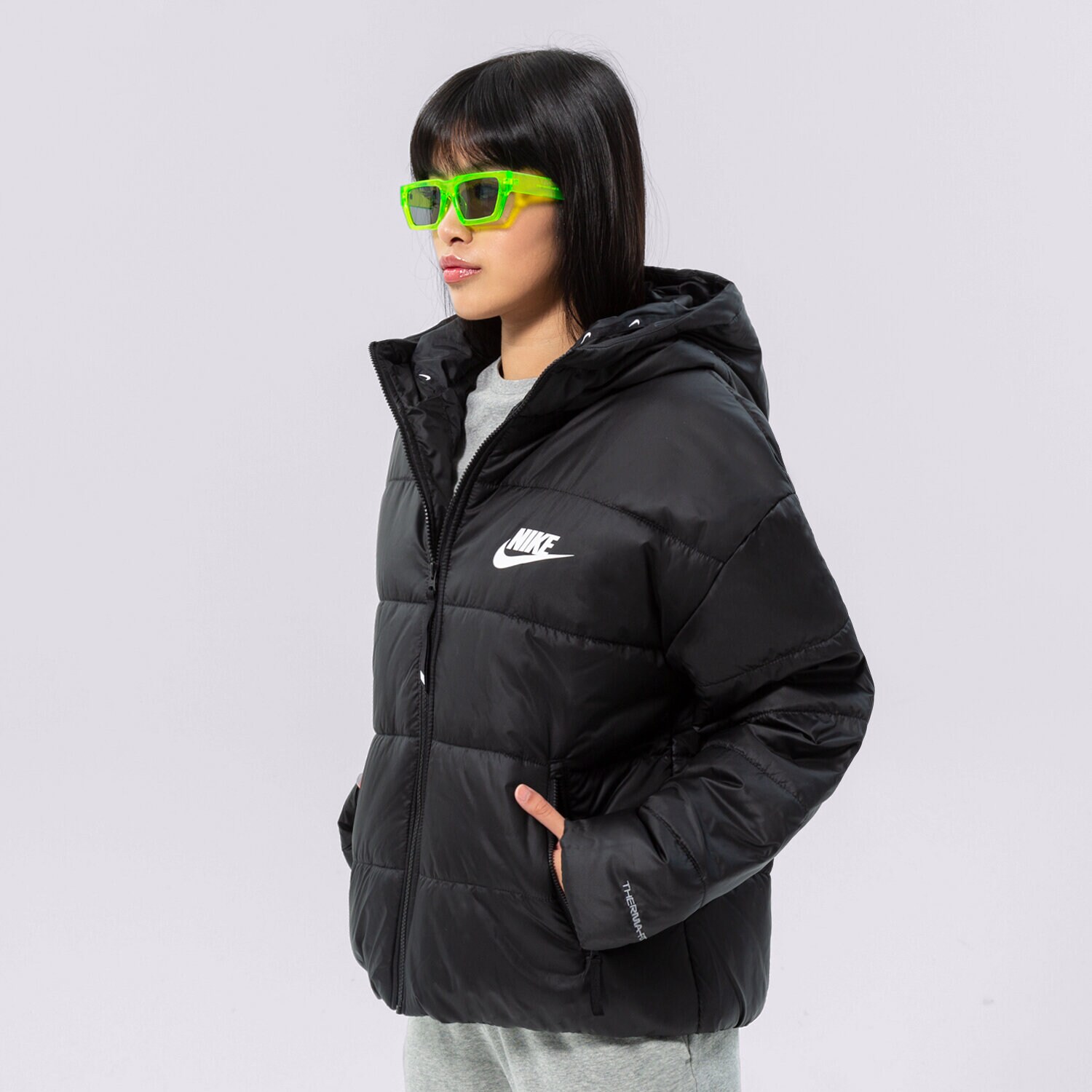 Ženska zimska jakna NIKE SWOOSH PADDED JACKET  DX1797-010 črna