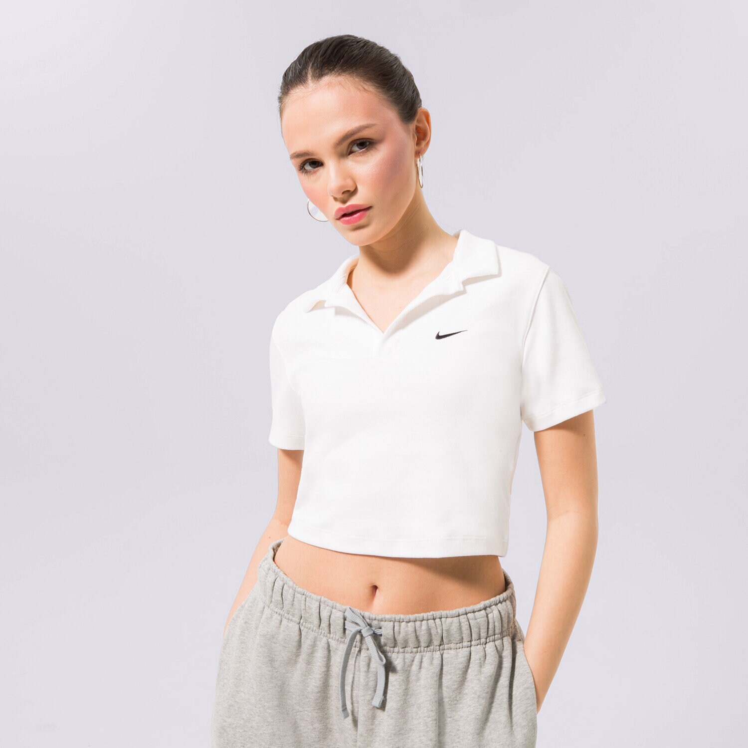 Ženska majica s kratkimi rokavi NIKE T-SHIRT W NSW ESSNTL SS POLO MAJICA DV7884-100 bela