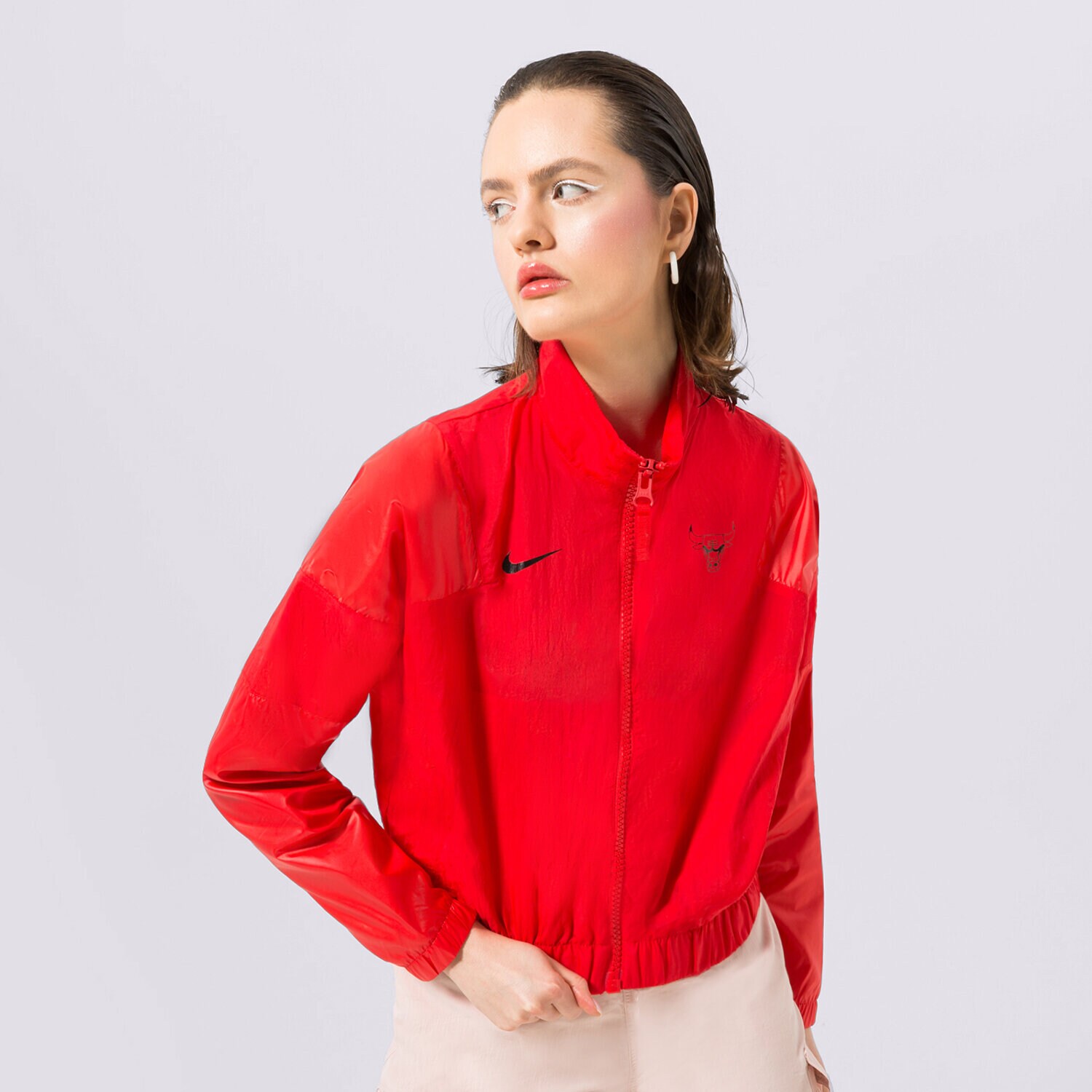Ženska jakna za prehodni čas NIKE JAKNA CHI W NK LTWT JKT CTS GX NBA DR9239-657 rdeča