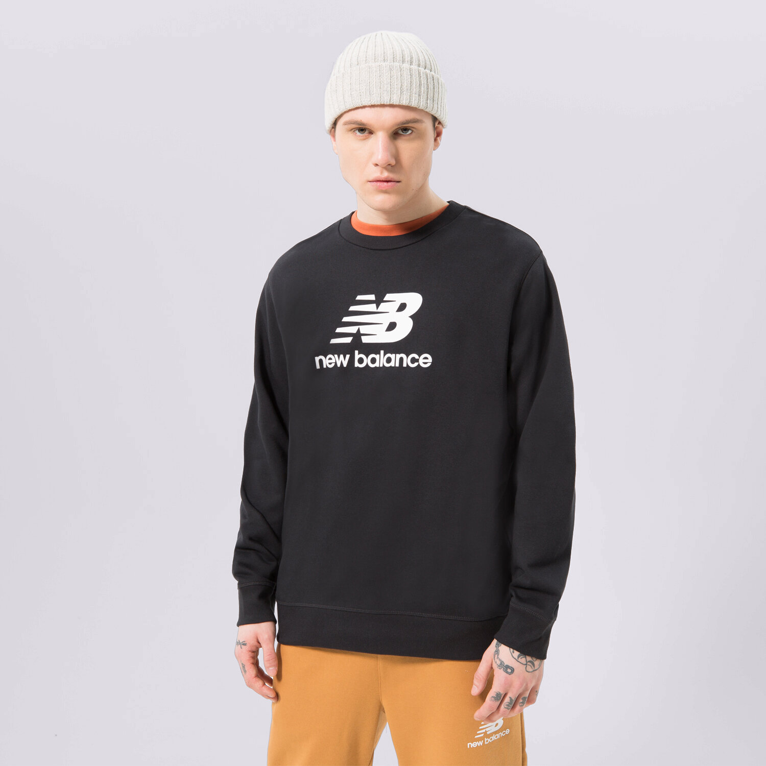 Moški pulover NEW BALANCE JOPICA NB ESSENTIALS LOGO CREW MT31538BK črna