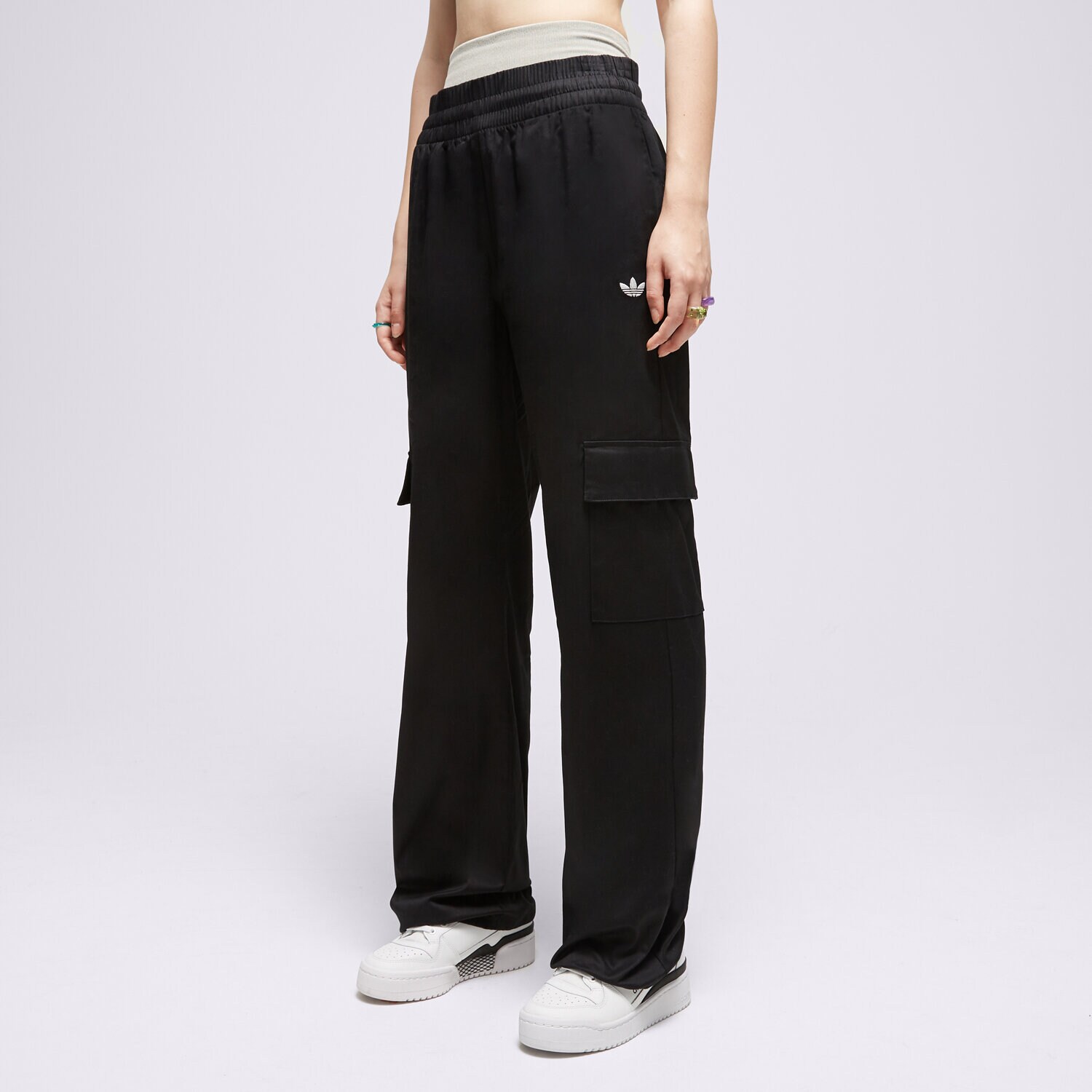Ženske hlače ADIDAS HLAČE WIDE CARGO PANT IJ8183 črna