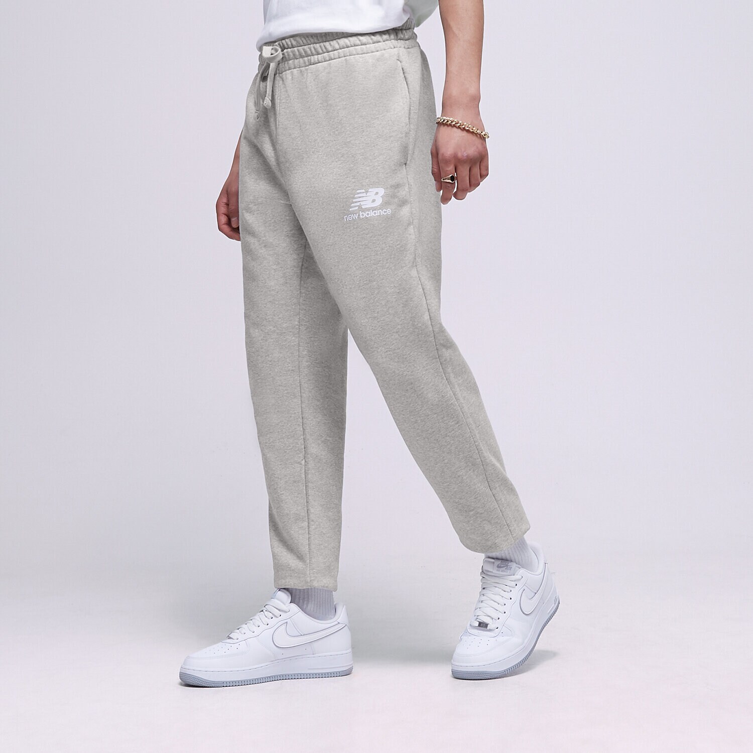 Moški hlače NEW BALANCE HLAČE NB ESSENTIAL STACKED MP31539AG siva