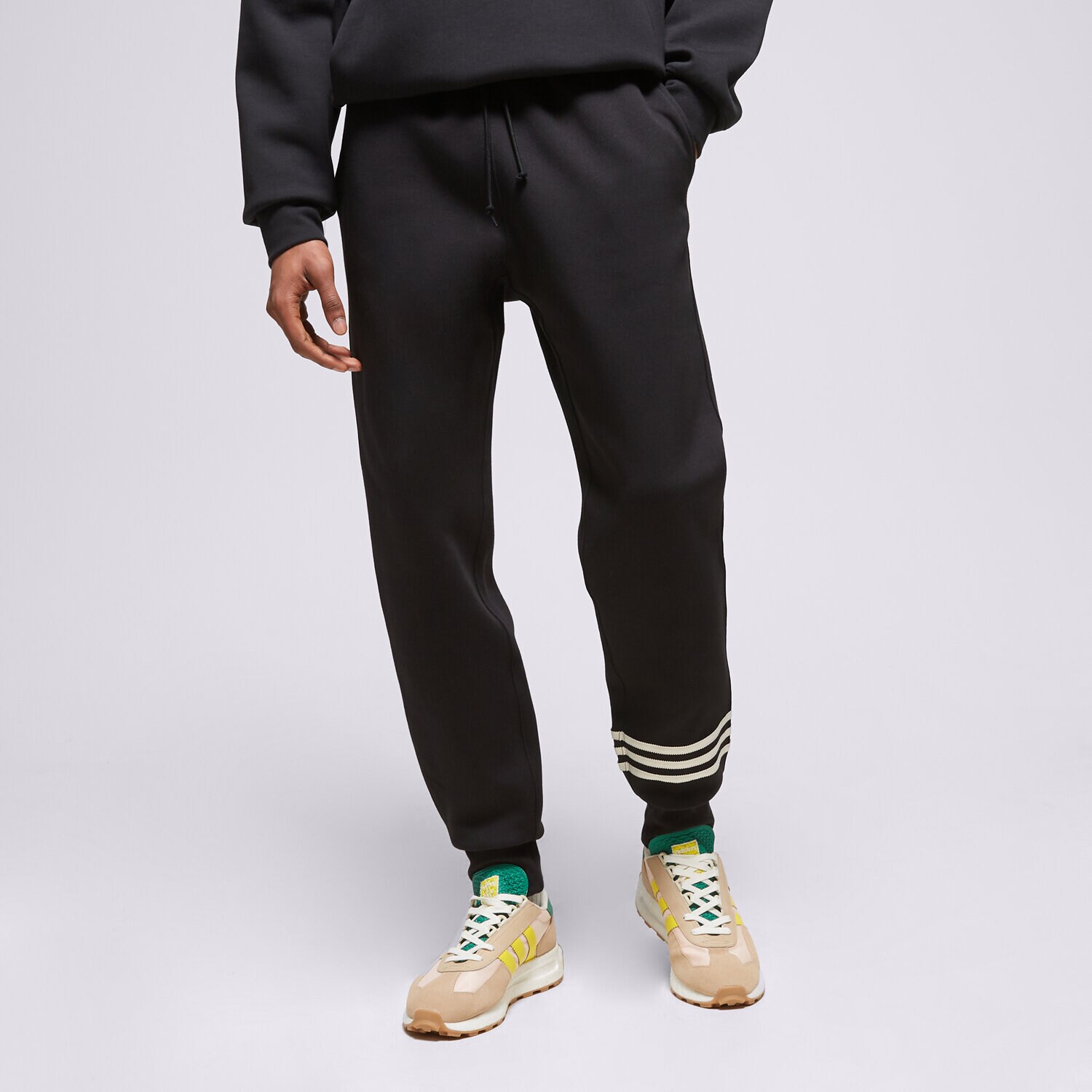 Moški hlače ADIDAS HLAČE NEW C SWEATPANT HM1861 črna
