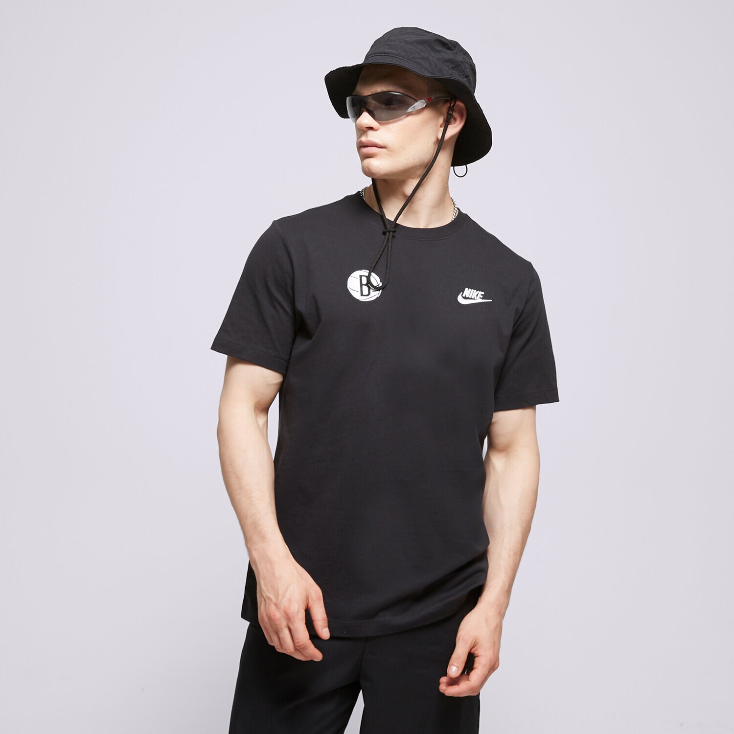 Moška majica s kratkimi rokavi NIKE T-SHIRT BKN M NK ES NBA SS CLUB TEE NBA FD1416-010 črna