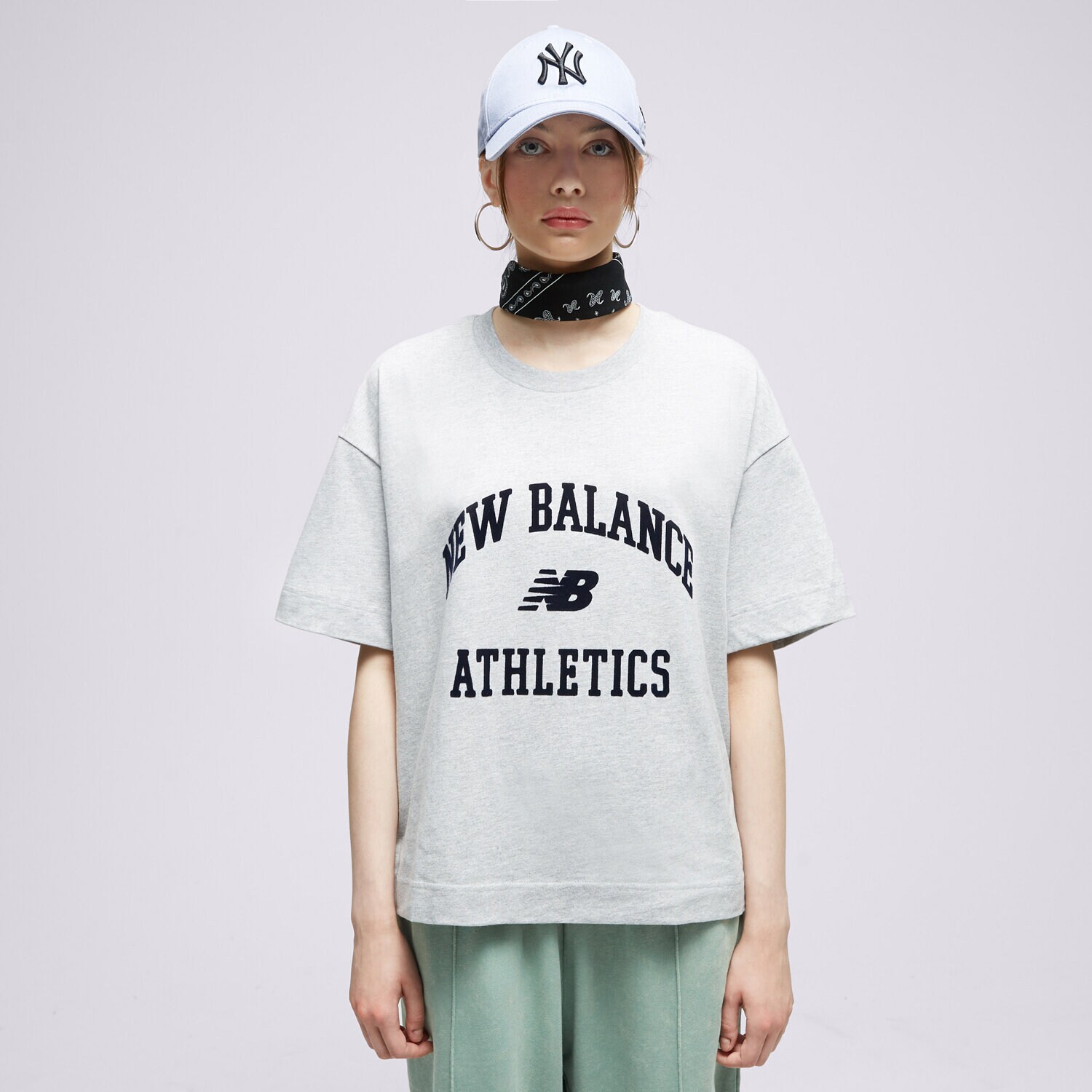 Ženska majica s kratkimi rokavi NEW BALANCE T-SHIRT NB ATHLETICS VARSITY BOY WT33551AG pisana