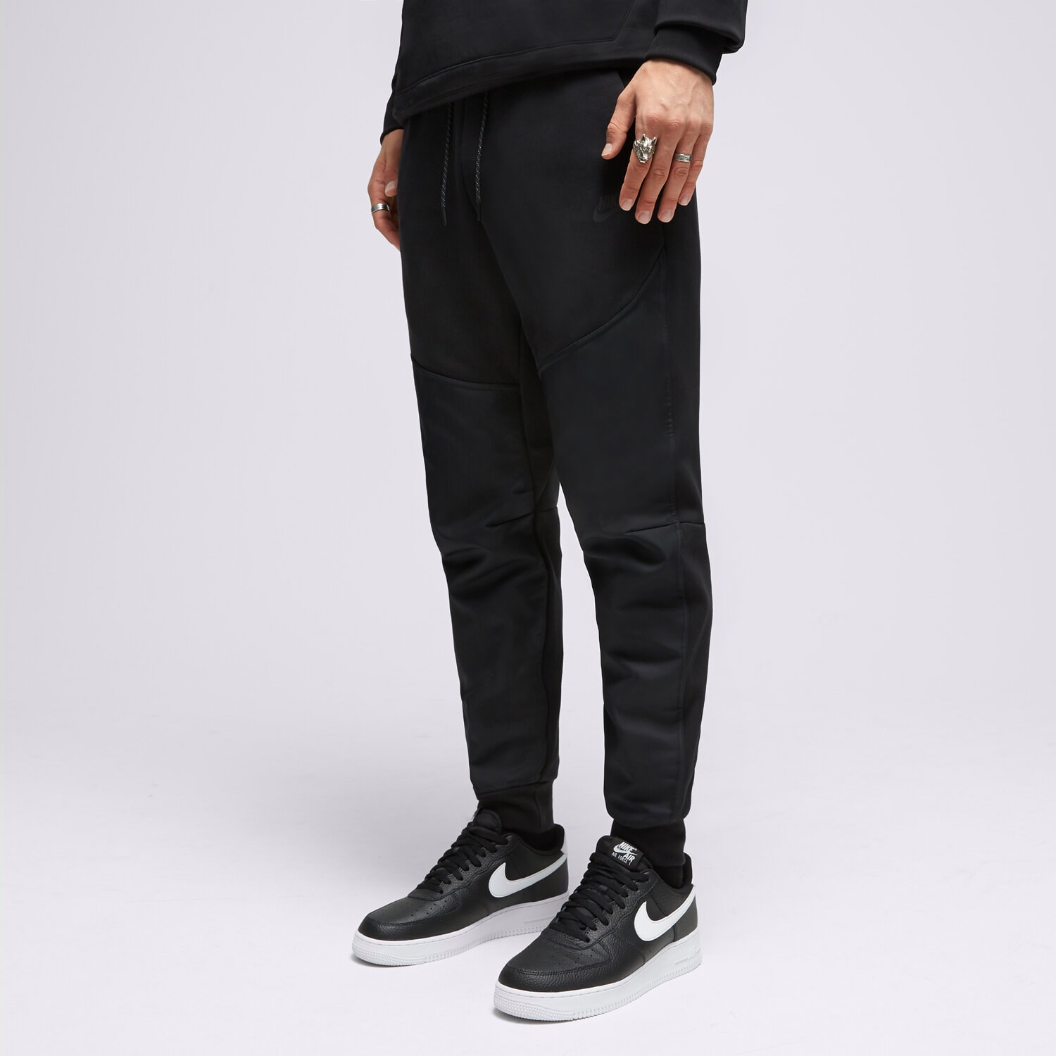 Moški hlače NIKE HLAČE M NK TECH FLC OVERLAY JGGR DR6171-010 črna